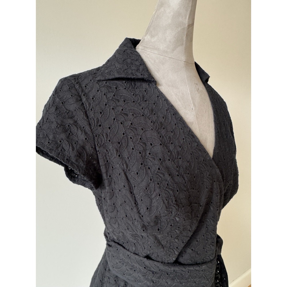 Black Eyelet Pattern Faux Wrap Dress Cap Sleeve Ann Taylor Size 6 - Picture 3 of 11
